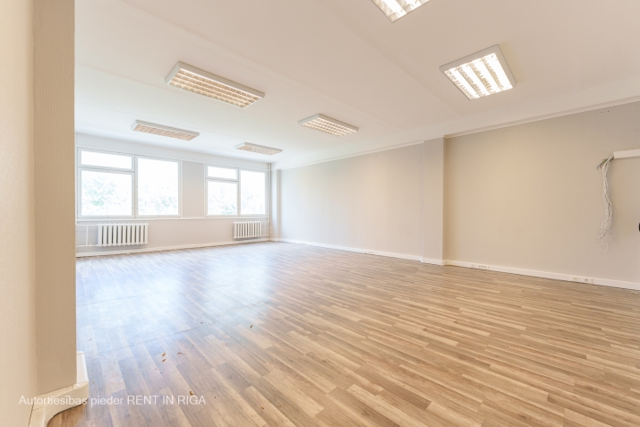 Sludinājumi. Tiek iznomātas telpas biroja un noliktavas vajadzībām.  + iespējams nomāt ilgtermiņā; + pieejams Cena: 330 EUR/mēn Foto #3