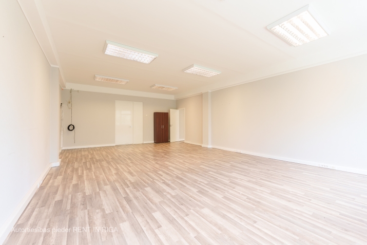 Sludinājumi. Tiek iznomātas telpas biroja un noliktavas vajadzībām.  + iespējams nomāt ilgtermiņā; + pieejams Cena: 330 EUR/mēn Foto #4