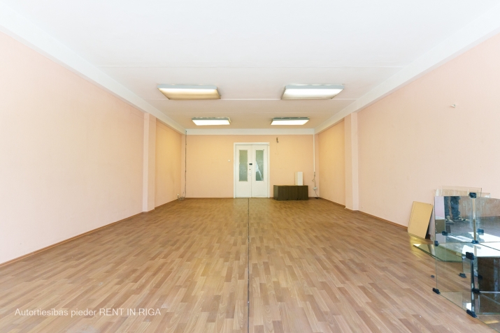 Sludinājumi. Tiek iznomātas biroju telpas.  + iespējams nomāt ilgtermiņā; + pieejams nomai uzreiz; + uzlabojumi Cena: 161 EUR/mēn Foto #1