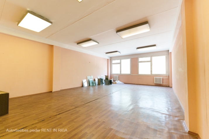 Sludinājumi. Tiek iznomātas biroju telpas.  + iespējams nomāt ilgtermiņā; + pieejams nomai uzreiz; + uzlabojumi Cena: 161 EUR/mēn Foto #2