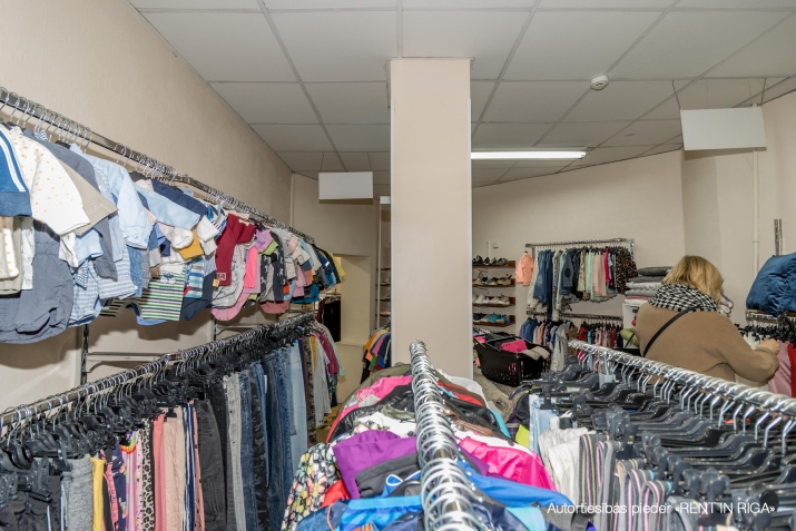 Sludinājumi. Pārdod tirzniecības telpas ar nomnieku.  Īpašuma sastāvs:  1. stāva izvietotas tirdzniecības Cena: 800000 EUR Foto #7