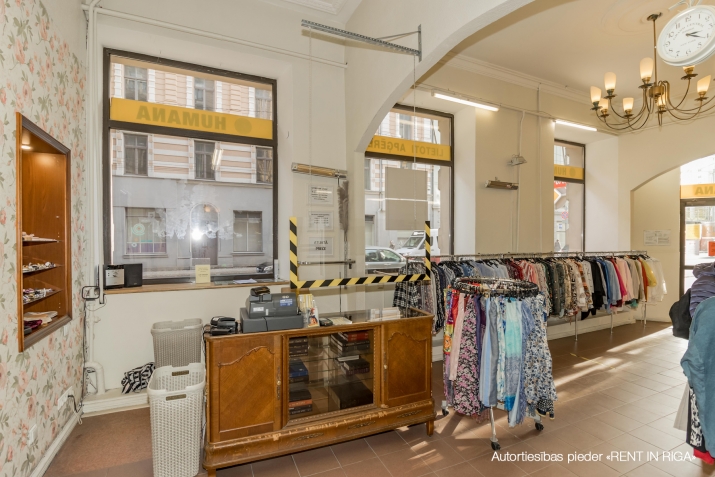Sludinājumi. Pārdod tirzniecības telpas ar nomnieku.  Īpašuma sastāvs:  1. stāva izvietotas tirdzniecības Cena: 800000 EUR Foto #9