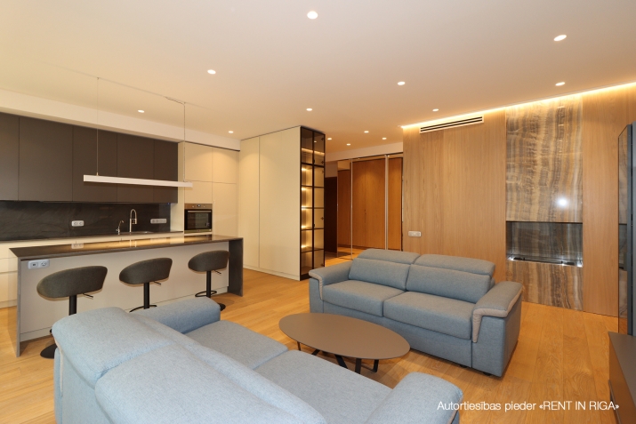 Sludinājumi. Tiek izīrēts 2- guļamistabu dzīvoklis Dzintaros. Dzīvoklī ir saimnieka guļamistaba ar savu Cena: 2800 EUR/mēn Foto #4