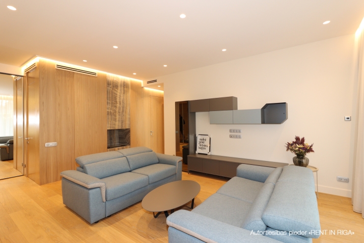 Sludinājumi. Tiek izīrēts 2- guļamistabu dzīvoklis Dzintaros. Dzīvoklī ir saimnieka guļamistaba ar savu Cena: 2800 EUR/mēn Foto #5