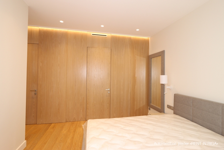 Sludinājumi. Tiek izīrēts 2- guļamistabu dzīvoklis Dzintaros. Dzīvoklī ir saimnieka guļamistaba ar savu Cena: 2800 EUR/mēn Foto #9