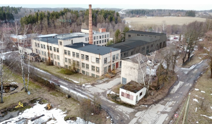 Sludinājumi. Piedāvājumā ražošanas telpas Cēsīs!  Īpašums atrodas pie paša Cēsu centra ar ērtu piekļūšanu no Cena: 330000 EUR Foto #2