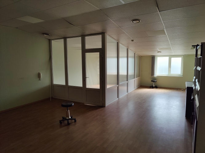 Sludinājumi. Tiek iznomātas biroja telpas Dārzciemā, TC Beta otrajā stāvā.  + atsevišķa ieeja no fasādes; + ir Cena: 342 EUR/mēn Foto #5