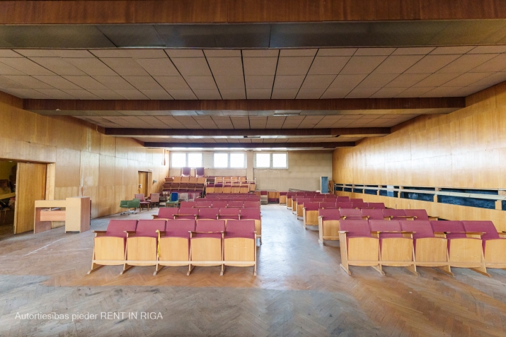 Sludinājumi. Tiek iznomāta aktu zāle. Var izmantot arī kā sporta zāli.  + viena liela zāle plus 2 mazākas Cena: 600 EUR/mēn Foto #1