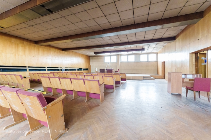 Sludinājumi. Tiek iznomāta aktu zāle. Var izmantot arī kā sporta zāli.  + viena liela zāle plus 2 mazākas Cena: 600 EUR/mēn Foto #2