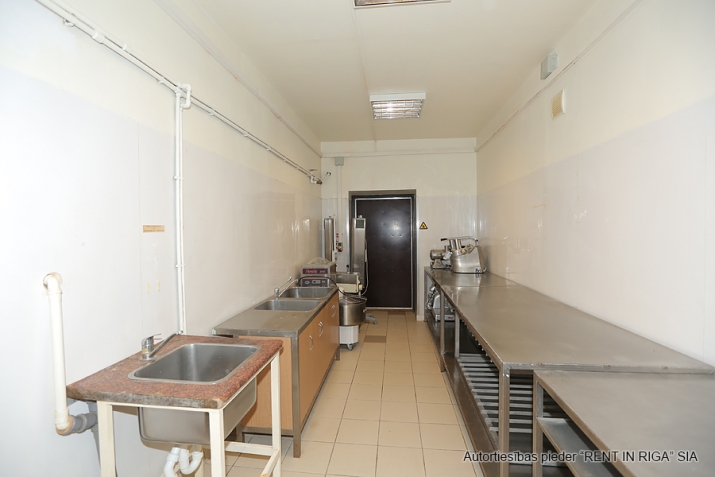 Sludinājumi. Pārdod lietošanai gatavas telpas 1052 m2 platībā. Telpas izvietotas atsevišķā ēkā, iežogotā Cena: 560000 EUR Foto #8