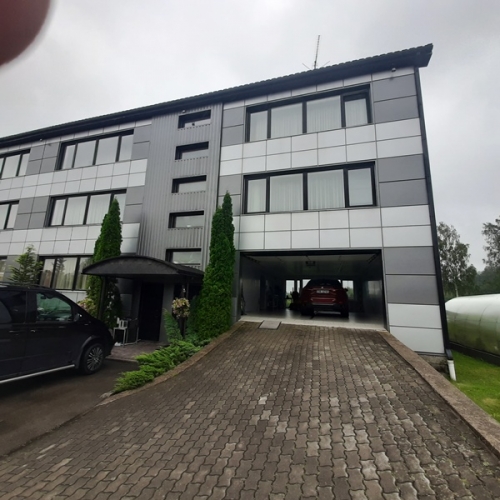 Sludinājumi. Piedāvājumā lielisks investīciju objekts  3 stāvu ēka 1211 m2 platībā ar viesu istabām, atpūtas un Cena: 1.35e+06 EUR Foto #2