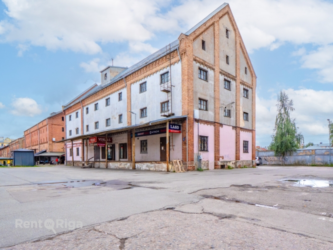 Sludinājumi. Tiek pārdota atsevišķi stāvoša ēka ar zemi īpašumā.  Ir Būvvaldē saskaņots projekts par ēkas Cena: 990000 EUR Foto #2