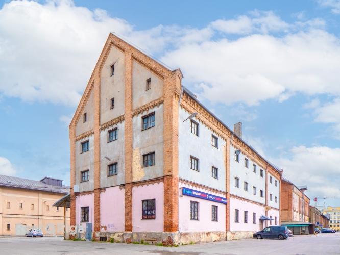 Sludinājumi. Tiek pārdota atsevišķi stāvoša ēka ar zemi īpašumā.  Ir Būvvaldē saskaņots projekts par ēkas Cena: 990000 EUR Foto #4