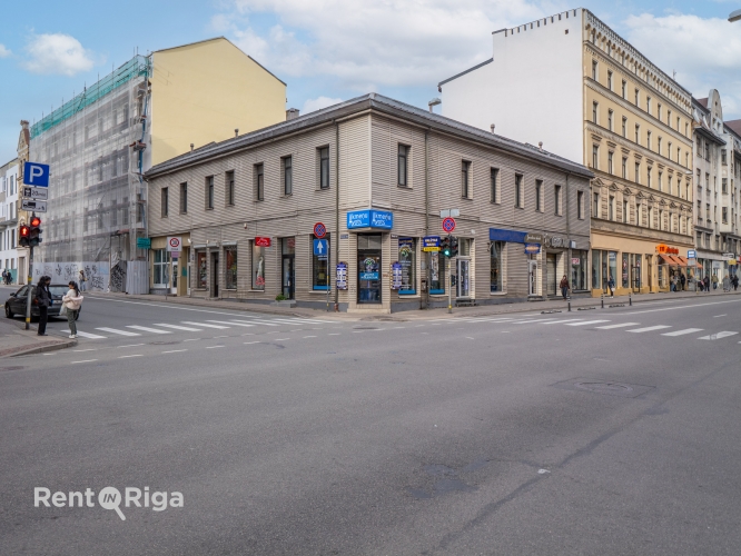 Sludinājumi. Tiek pārdota ēka un zeme Marijas ielā.  Ēkas lietošanas veids: 1220 biroju ēka. Būves Cena: 600000 EUR Foto #1