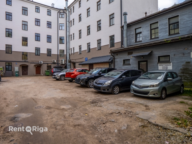 Sludinājumi. Tiek pārdota ēka un zeme Marijas ielā.  Ēkas lietošanas veids: 1220 biroju ēka. Būves Cena: 600000 EUR Foto #6