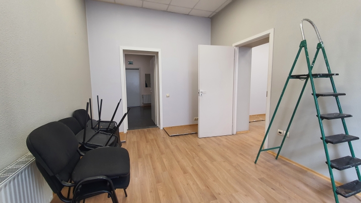 Sludinājumi. Tiek pārdota ēka un zeme Marijas ielā.  Ēkas lietošanas veids: 1220 biroju ēka. Būves Cena: 600000 EUR Foto #9