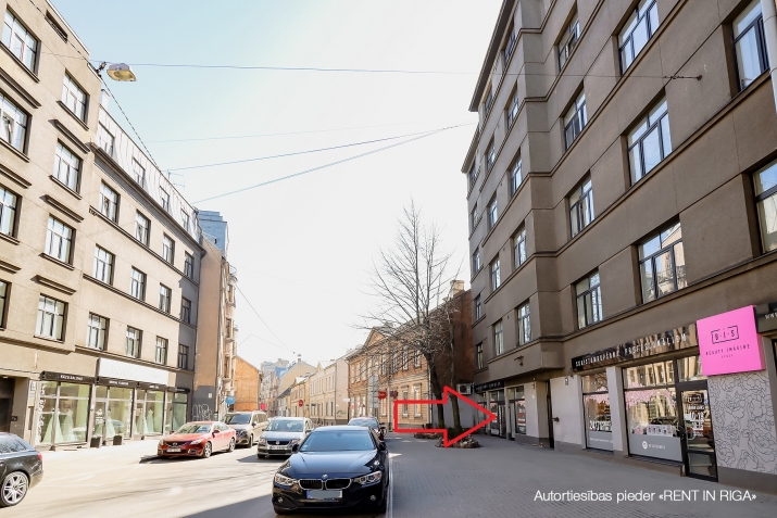 Sludinājumi. Veikala telpas Avotu ielā 10, starp Čaka un Lāčplēša ielām.  Šajā posmā Avotu iela ir salīdzinoši Cena: 180000 EUR Foto #1