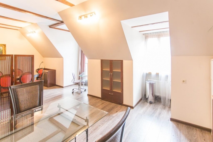 Sludinājumi. Tiek pārdots mājīgs 2 istabu dzīvoklis Vecrīgā (55 m2). - fasādes ēka  - dzīvoklis atrodas trešajā Cena: 140000 EUR Foto #4