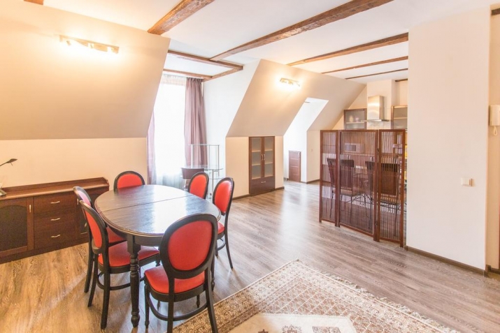 Sludinājumi. Tiek pārdots mājīgs 2 istabu dzīvoklis Vecrīgā (55 m2). - fasādes ēka  - dzīvoklis atrodas trešajā Cena: 140000 EUR Foto #2