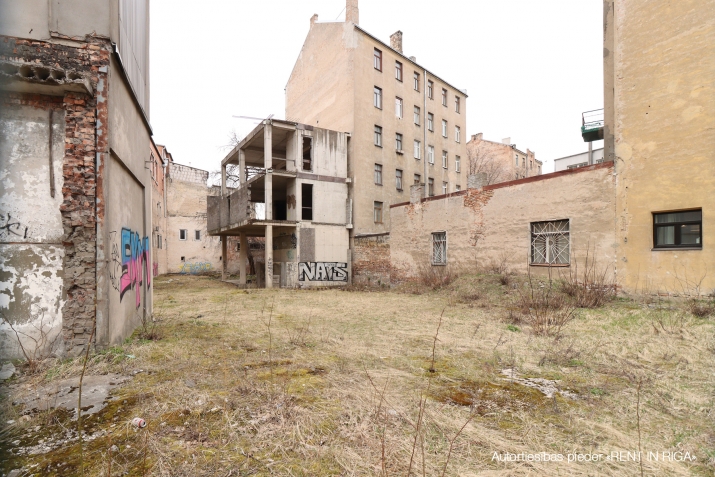 Sludinājumi. Zemes gabals Centrā.  Zemes gabals 1103,15  m2; Jaukta apbūve ar dzīvojamo funkciju; 2005. gada Cena: 110000 EUR Foto #2