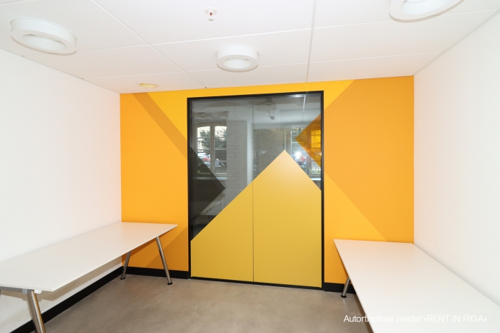 Sludinājumi. Birojs \'klusajā\' centrā.  + 1. stāvs. + Platība sastāv no priekštelpas, atvērtas telpas, 2 Cena: 2702 EUR/mēn Foto #8