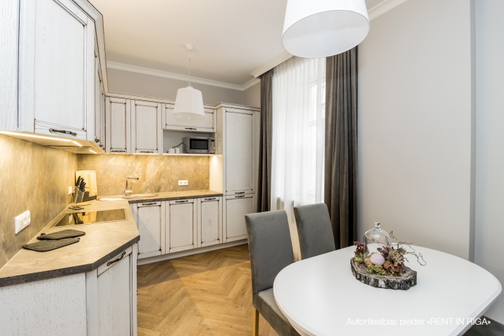 Sludinājumi. Piedāvājam īrēt ekskluzīvus 2-istabu apartamentus Rīgas centrā, jaunā rekonstruētā projektā Cena: 1250 EUR/mēn Foto #9
