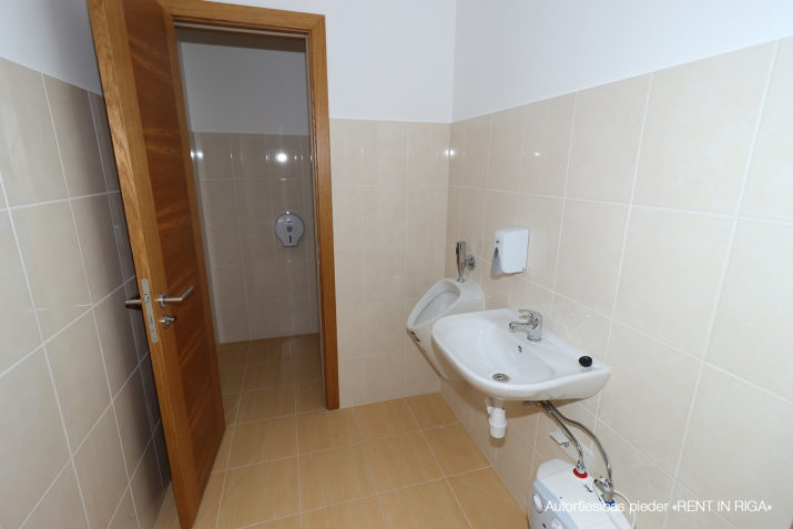 Объявление. Новый проект в соседней Пардаугаве.  Сдается офисное помещение на третьем этаже здания. Помещение Цена: 1413 EUR/мес. Foto #8