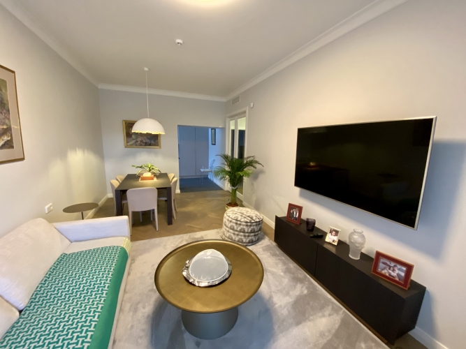 Sludinājumi. Tiek pārdots svaigs, saulains, tūlītējai apdzīvošanai gatavs 4- istabu dzīvoklis Majoru Cena: 595000 EUR Foto #1