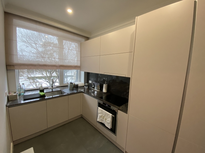 Sludinājumi. Tiek pārdots svaigs, saulains, tūlītējai apdzīvošanai gatavs 4- istabu dzīvoklis Majoru Cena: 595000 EUR Foto #3