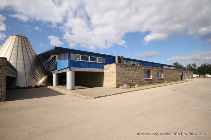 Sludinājumi. Biroja telpas ar noliktavu Krasta ielā, pie T/C Mols.   2. stāvā izvietotas biroja telpas 385 m2 Cena: 4259 EUR/mēn Foto #1