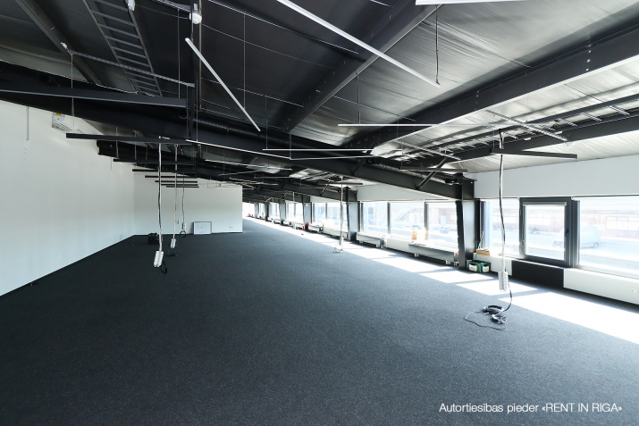 Sludinājumi. Biroja telpas ar noliktavu Krasta ielā, pie T/C Mols.   2. stāvā izvietotas biroja telpas 385 m2 Cena: 4259 EUR/mēn Foto #3