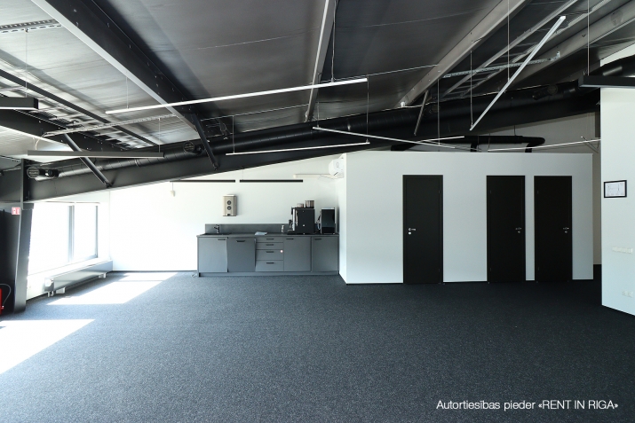 Sludinājumi. Biroja telpas ar noliktavu Krasta ielā, pie T/C Mols.   2. stāvā izvietotas biroja telpas 385 m2 Cena: 4259 EUR/mēn Foto #4