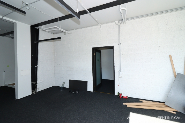 Sludinājumi. Biroja telpas ar noliktavu Krasta ielā, pie T/C Mols.   2. stāvā izvietotas biroja telpas 385 m2 Cena: 4259 EUR/mēn Foto #6