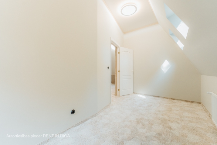 Sludinājumi. Tiek pārdots dzīvoklis svaigi izremontētā mājā Mežaparkā.  Divstāvīgs dzīvoklis mājas otrajā un Cena: 158400 EUR Foto #6