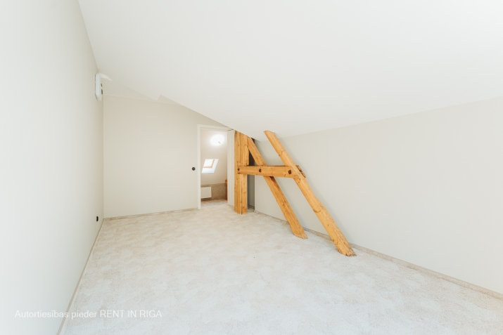 Sludinājumi. Tiek pārdots dzīvoklis svaigi izremontētā mājā Mežaparkā.  Divstāvīgs dzīvoklis mājas otrajā un Cena: 158400 EUR Foto #8