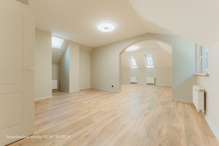 Sludinājumi. Tiek pārdots dzīvoklis svaigi izremontētā mājā Mežaparkā.  Divstāvīgs dzīvoklis mājas otrajā un Cena: 158400 EUR Foto #4