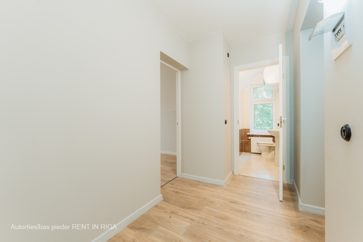 Sludinājumi. Tiek pārdots dzīvoklis svaigi izremontētā mājā Mežaparkā.  Divstāvīgs dzīvoklis mājas otrajā un Cena: 158400 EUR Foto #5