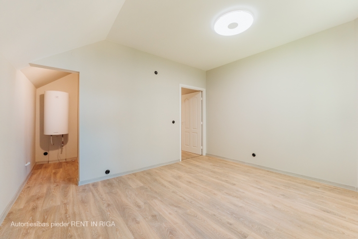 Sludinājumi. Tiek pārdots, gaišs, mājīgs dzīvoklis svaigi izremontētā mājā Mežaparkā.  Divu līmeņudzīvoklis Cena: 186450 EUR Foto #3