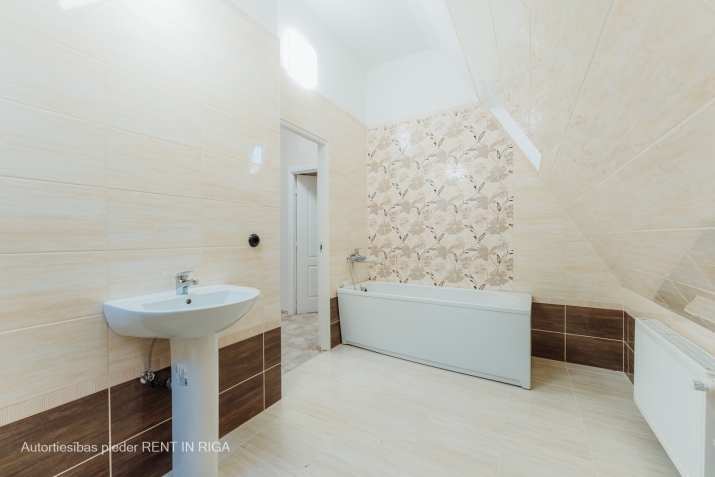 Sludinājumi. Tiek pārdots, gaišs, mājīgs dzīvoklis svaigi izremontētā mājā Mežaparkā.  Divu līmeņudzīvoklis Cena: 186450 EUR Foto #8