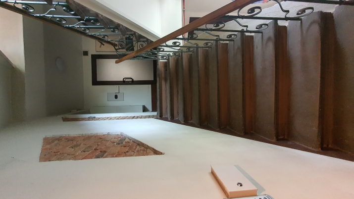 Sludinājumi. Tiek pārdota biroju ēka un zeme.  Pārdotas tiek 2/3 no kopīpašuma. Ēkas kopējā platība ir 780 m2 un Cena: 230000 EUR Foto #5