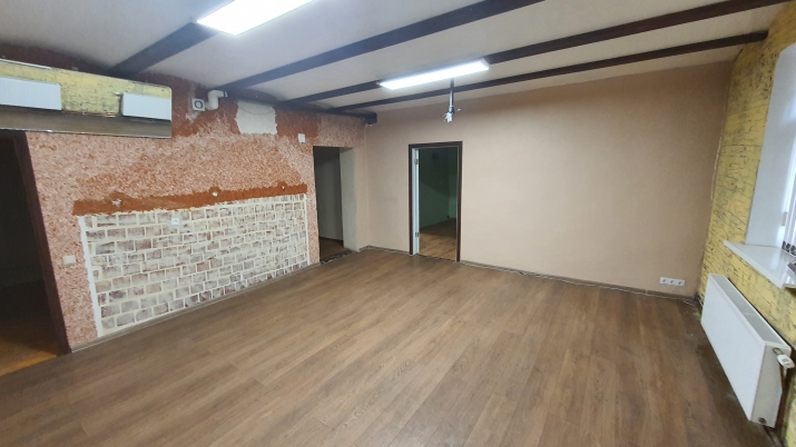 Sludinājumi. Tiek pārdota biroju ēka un zeme.  Pārdotas tiek 2/3 no kopīpašuma. Ēkas kopējā platība ir 780 m2 un Cena: 230000 EUR Foto #8