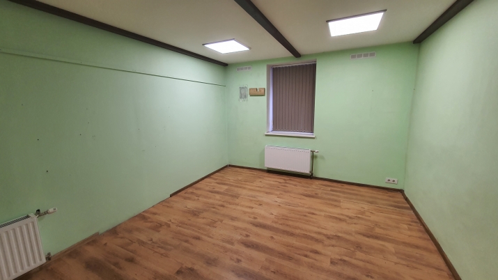 Sludinājumi. Tiek pārdota biroju ēka un zeme.  Pārdotas tiek 2/3 no kopīpašuma. Ēkas kopējā platība ir 780 m2 un Cena: 230000 EUR Foto #9