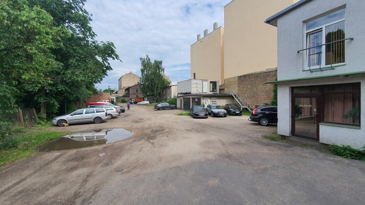 Sludinājumi. Tiek pārdota biroju ēka un zeme.  Pārdotas tiek 2/3 no kopīpašuma. Ēkas kopējā platība ir 780 m2 un Cena: 230000 EUR Foto #4