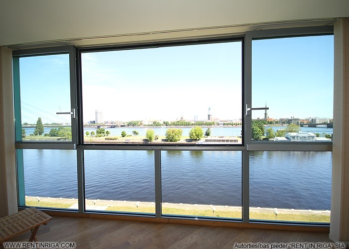 Sludinājumi. Visiespaidīgākais šajā dzīvoklī ir tiešais skats uz ūdens plašumu, varēsiet vienkārši atlaisties Cena: 340000 EUR Foto #1