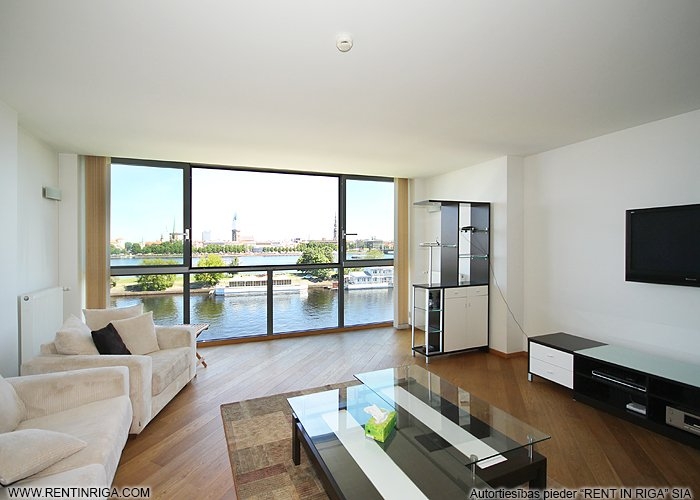 Sludinājumi. Visiespaidīgākais šajā dzīvoklī ir tiešais skats uz ūdens plašumu, varēsiet vienkārši atlaisties Cena: 340000 EUR Foto #3