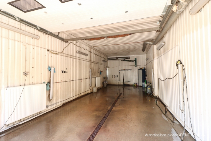 Объявление. Торгово-складское здание в центре города  Площадь земельного участка: 1 420 м (в собственности)  Цена: 1.25e+06 EUR Foto #4