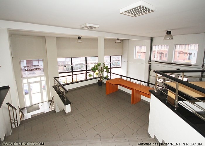 Объявление. Торгово-складское здание в центре города  Площадь земельного участка: 1 420 м (в собственности)  Цена: 1.25e+06 EUR Foto #8