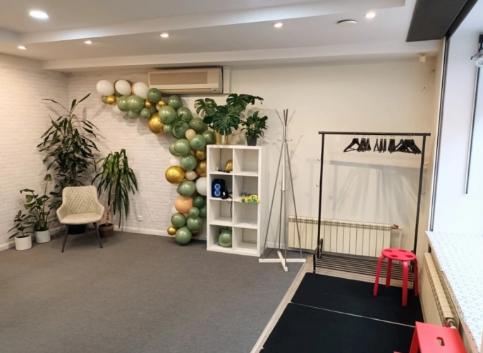 Sludinājumi. Tiek pārdotas lieliskas komerctelpas Rīgas centrā, vēsturiskas ēkas pirmajā stāvā. 6 stāvu mūra Cena: 135000 EUR Foto #6