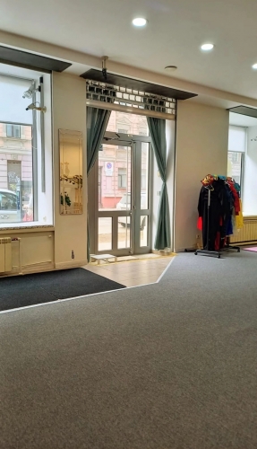 Sludinājumi. Tiek pārdotas lieliskas komerctelpas Rīgas centrā, vēsturiskas ēkas pirmajā stāvā. 6 stāvu mūra Cena: 135000 EUR Foto #5