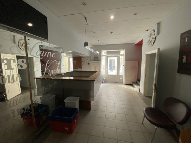 Sludinājumi. Atsevišķa ēka ar privātu teritoriju/ stāvvietām centrā.  Īpašumam ir lielisks potenciāls tikt Cena: 8183 EUR/mēn Foto #7